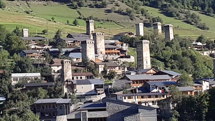 السياحة في ميستيا .. دليلك لأعلى منطقة مأهولة في أوروبا 2 السياحة في ميستيا