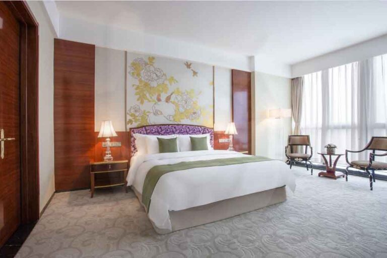 فندق-هوالينج-تبليسي-خمس-نجوم-(4)