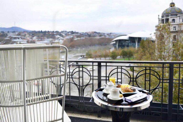 فندق-امباسادوري-تبليسي-خمس-نجوم-(4)