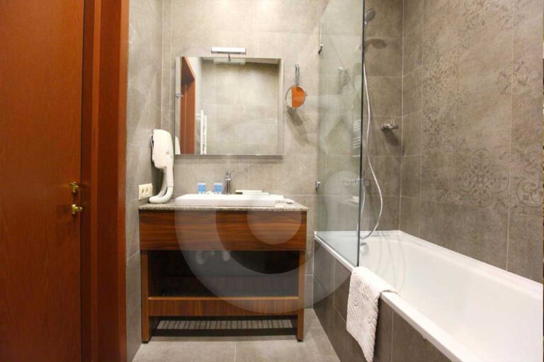 فندق-استوريا-تبليسي-4-نجوم-(3)