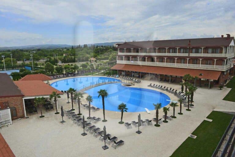 منتجع-امباسادور-كاجريتي-5-نجوم-كاخيتي-(2)