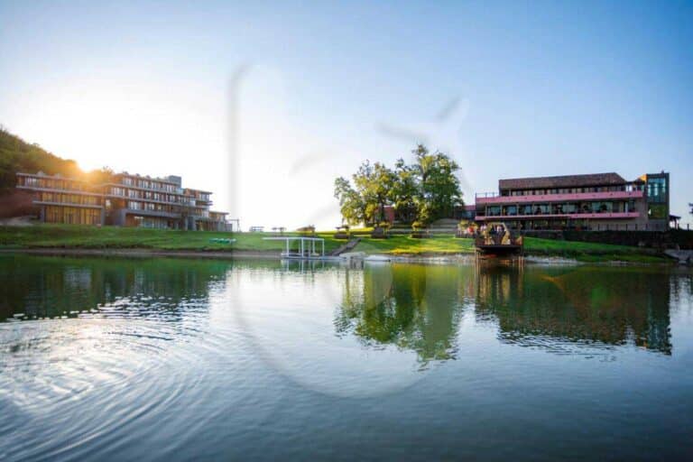 منتجع-كفاريلي-5-نجوم-كاخيتي-(3)