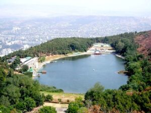 دریاچه-لاکپشت-تفلیس-گرجستان-تارگت-تراول