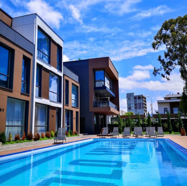 فيلات بولو باتومي