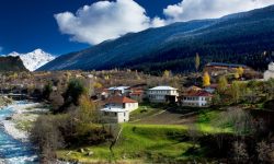 جبل تشلادي الجليدي مستيا