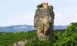 كتلة Katskhi في كوتايسي