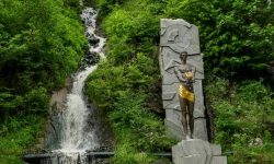 منتزه المياه المعدنية برجومي